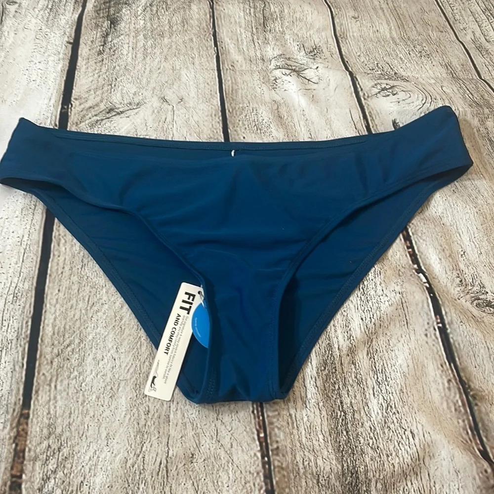 NWT! Women’s Cupshe Blue bikini bottoms Large